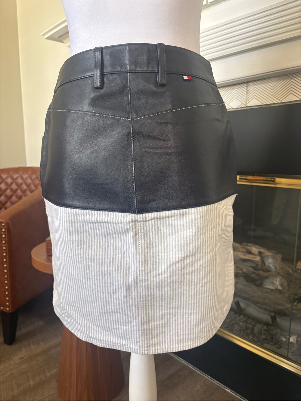 Rare Tommy Hilfiger sample lamb Leather and White Pinstripe Two-Tone Mini skirt - Picture 3 of 13